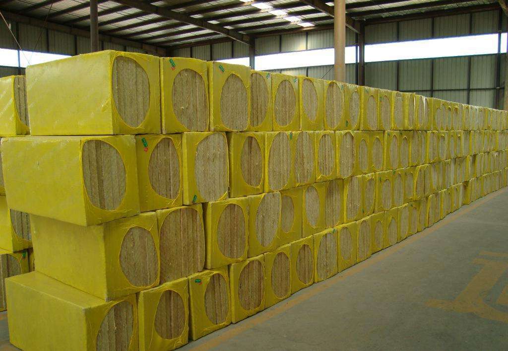 胶结物的性质很大程度影响着保温材料的抗压强度,机制岩棉板生产过程